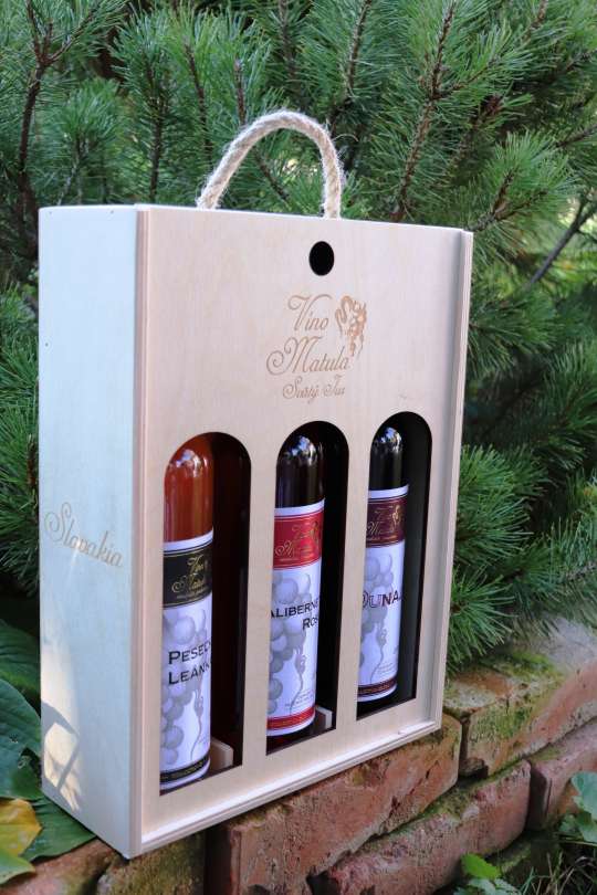 darčekové balenie vína, drevená krabička na víno, luxusné balenie vína, víno v dreve, narodeninové balenie vína
